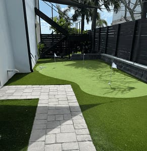 Sims & Greens | Coastal Performance Putting Green | St. Pete Beach, FL - Sims & Greens Professional outdoor putting green in St. Pete Beach, FL by Sims & Greens, featuring a multi-layered aggregate drainage sub-base, true-roll multi-directional turf, and a deep-cut chipping fringe.